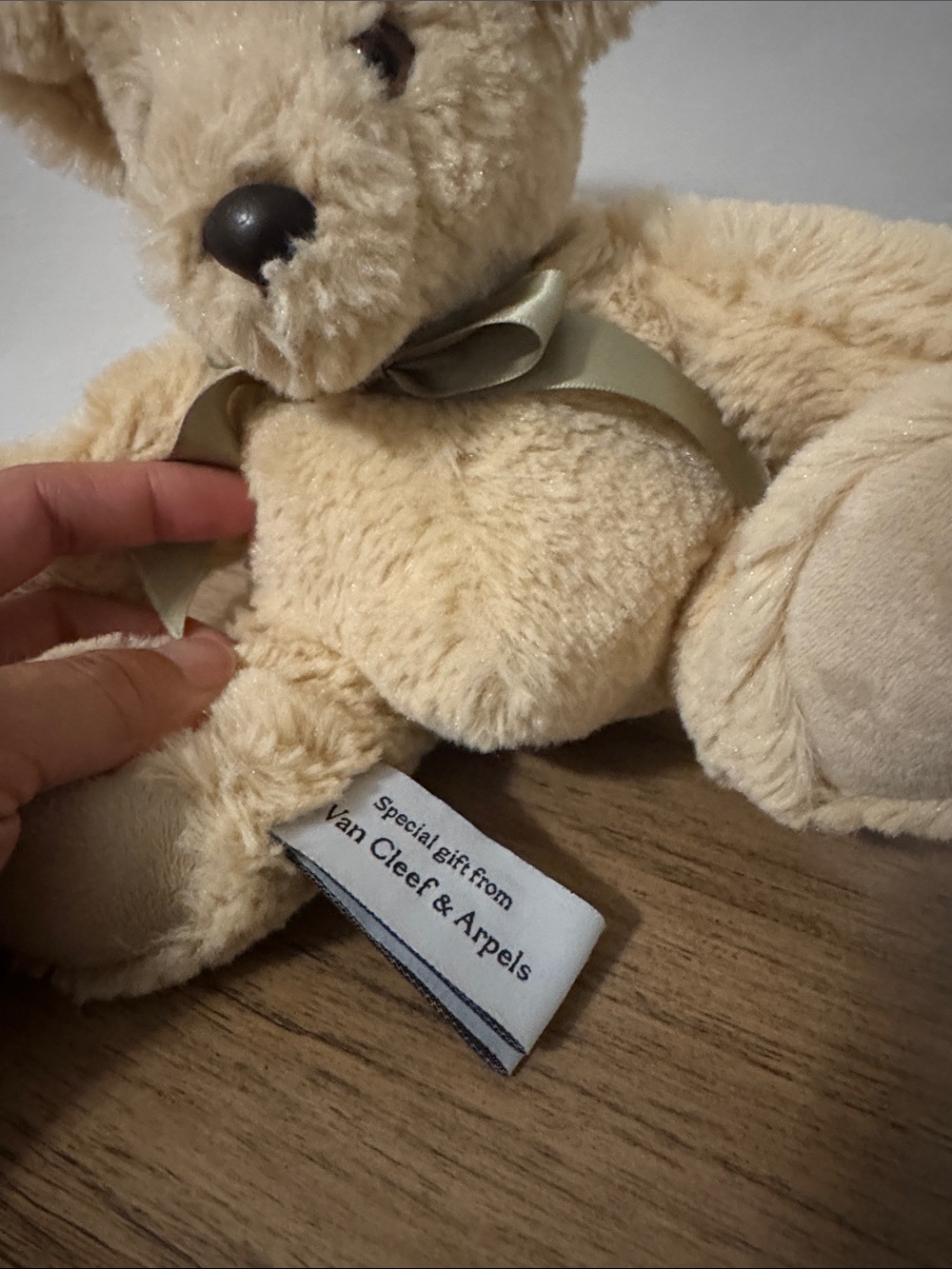 Van Cleef & Arpels Beige Plush Teddy Bear VIP gift - Picture 2 of 3